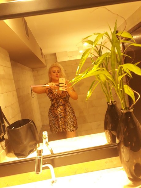 Naakte gelekte OnlyFans-foto van Jade Skrabe