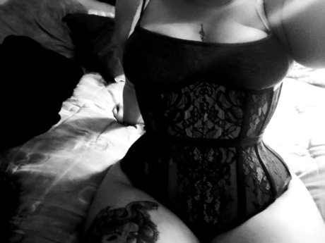 Naakte gelekte OnlyFans-foto van Gigi Glittertitz