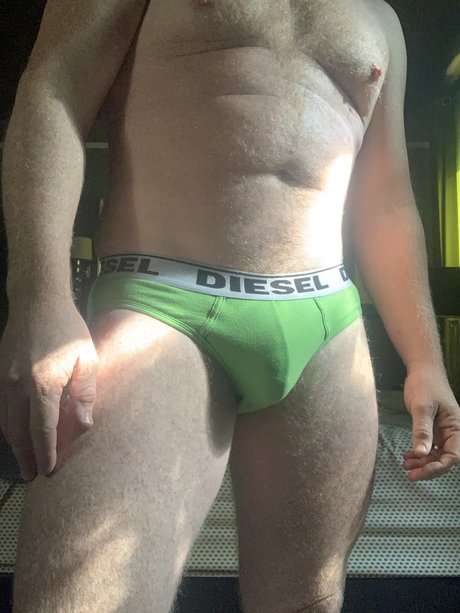 Naakte gelekte OnlyFans-foto van Ginger Barber