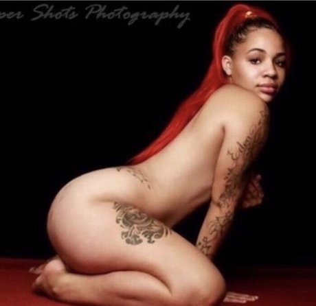 Naakte gelekte OnlyFans-foto van Big Honey