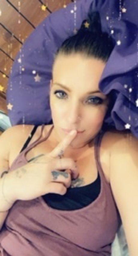 Naakte gelekte OnlyFans-foto van Queenofthebrokenhearted420