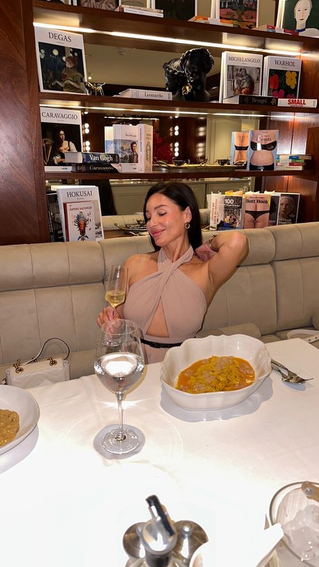 Naakte gelekte OnlyFans-foto van Elena