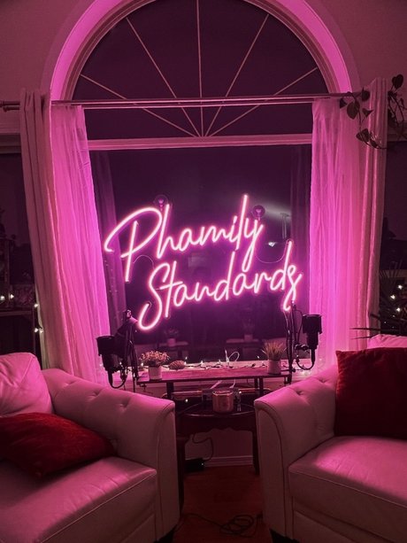 Naakte gelekte OnlyFans-foto van Free Phamily Standards  Mandi Cat