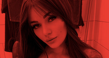 Naakte gelekte OnlyFans-foto van The Girl Next Door