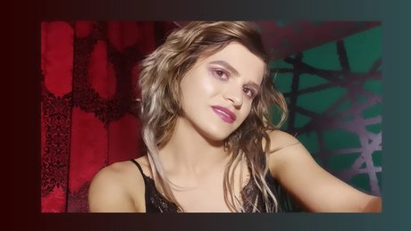 Naakte gelekte OnlyFans-foto van Flora
