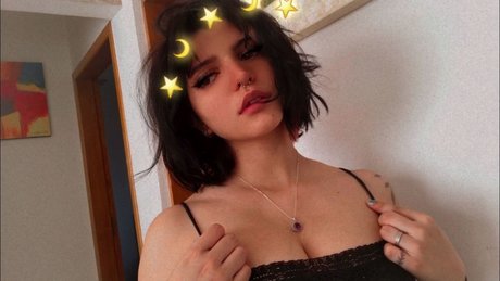 Naakte gelekte OnlyFans-foto van Four Girls Life