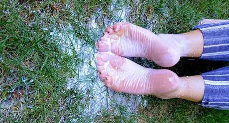Naakte gelekte OnlyFans-foto van Fleshfeet Daily Vids 