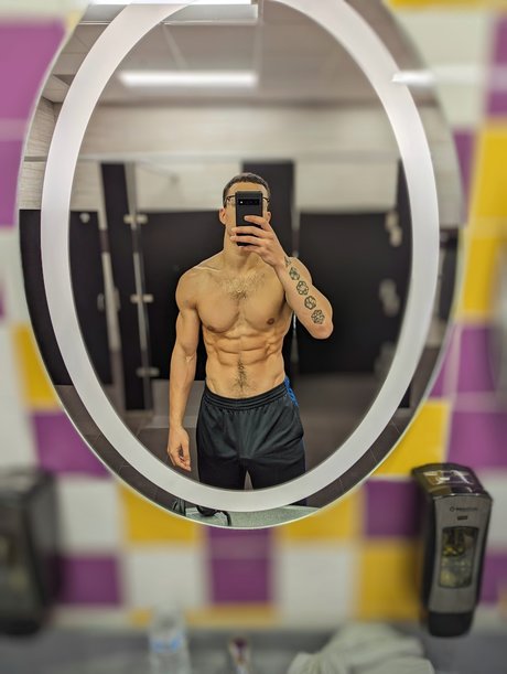 Naakte gelekte OnlyFans-foto van Dreamy Trainer 