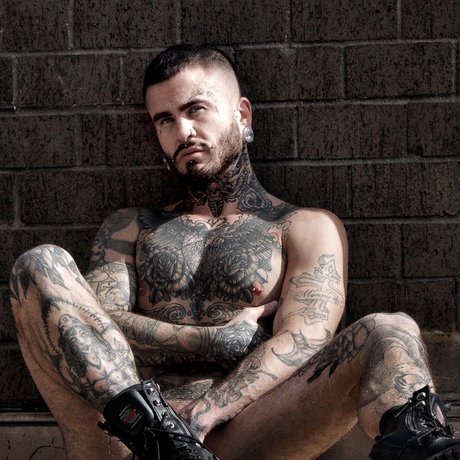 Naakte gelekte OnlyFans-foto van Flytatem