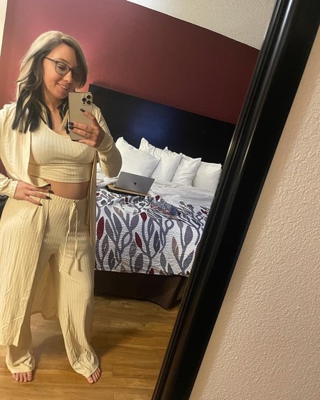 Naakte gelekte OnlyFans-foto van Nurse Kaysey