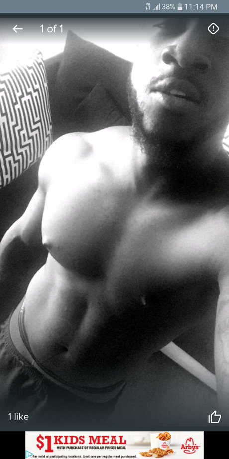 Naakte gelekte OnlyFans-foto van Freakswitakink