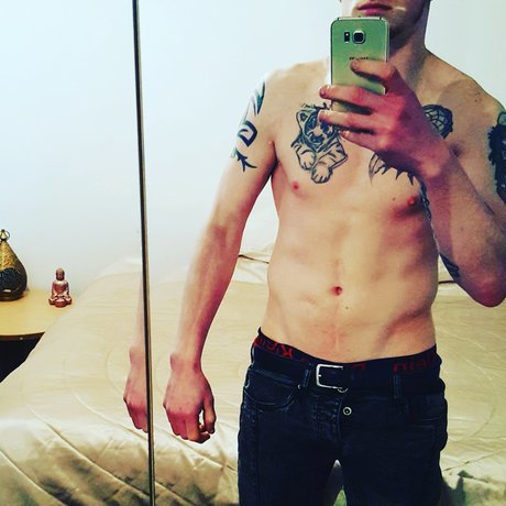 Naakte gelekte OnlyFans-foto van Drew Pleasure