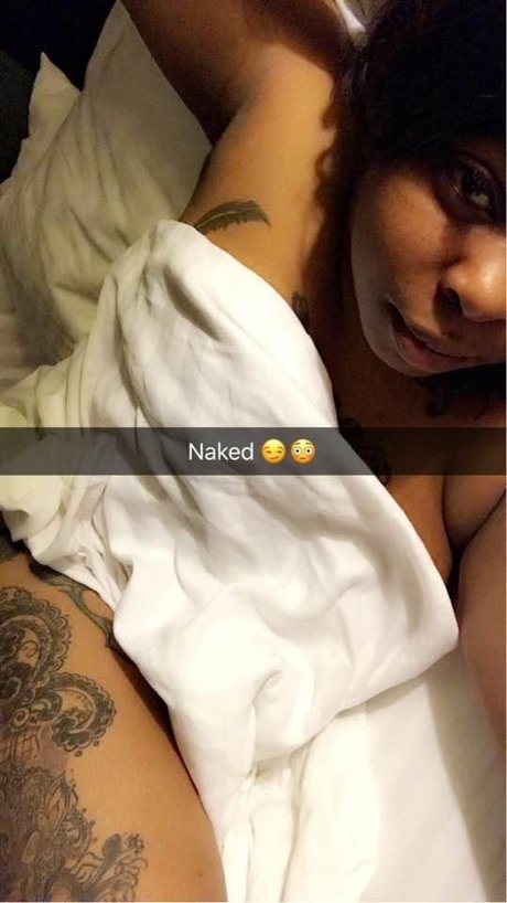 Naakte gelekte OnlyFans-foto van Ariana