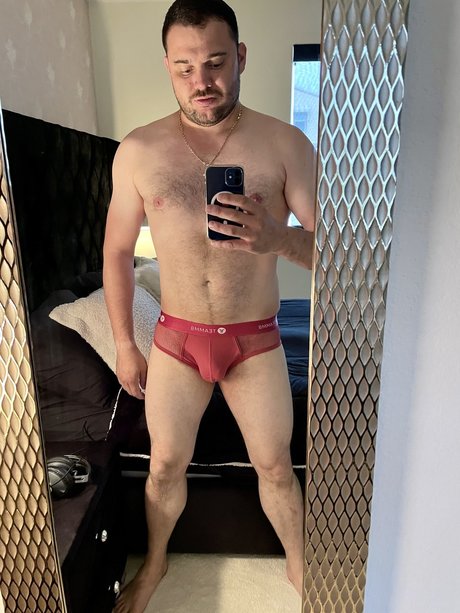Naakte gelekte OnlyFans-foto van Mrmartini