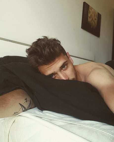Naakte gelekte OnlyFans-foto van Kiwi