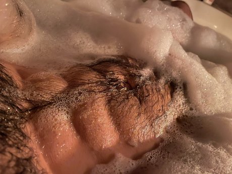 Naakte gelekte OnlyFans-foto van Hairyguapo
