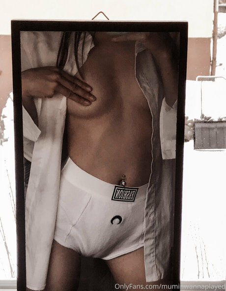 Naakte gelekte OnlyFans-foto van Muminwannaplayed