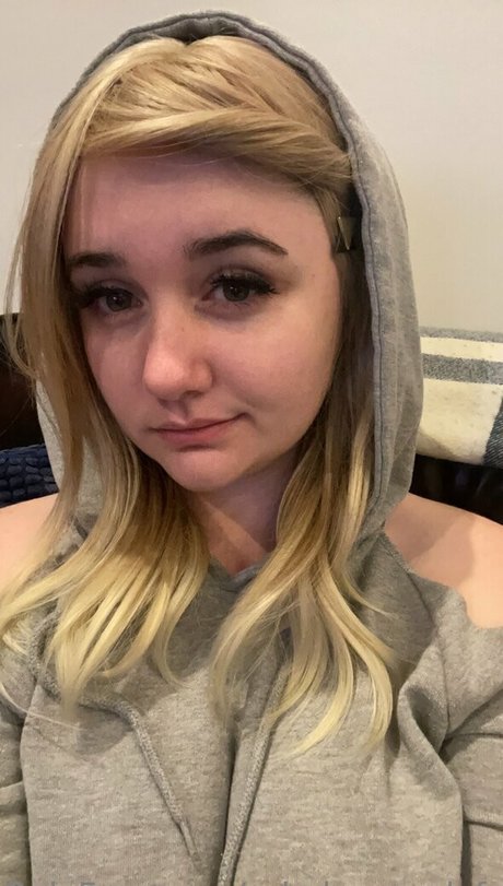 Naakte gelekte OnlyFans-foto van Auroraheavenlyfree