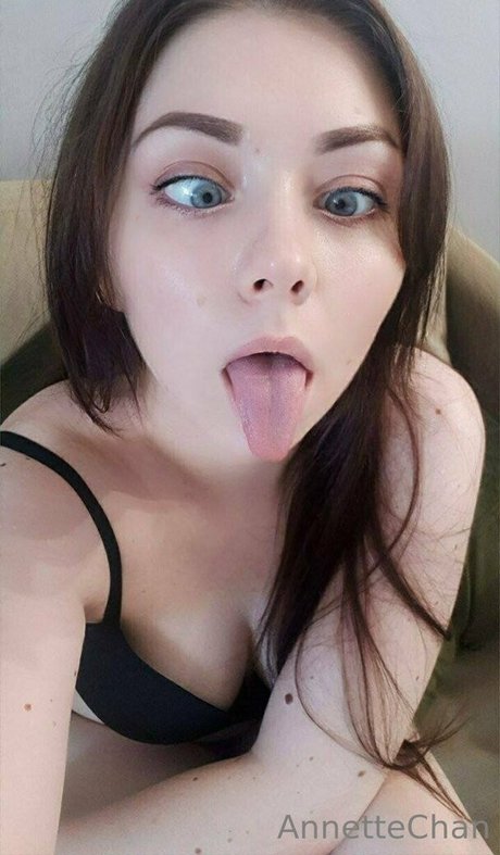 Naakte gelekte OnlyFans-foto van Annettechan
