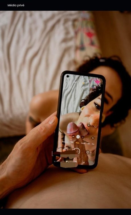 Naakte gelekte OnlyFans-foto van Senevra