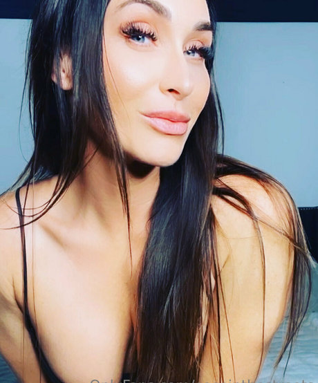 Naakte gelekte OnlyFans-foto van Cocointhestreets