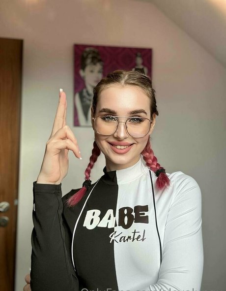 Naakte gelekte OnlyFans-foto van Alexalungu