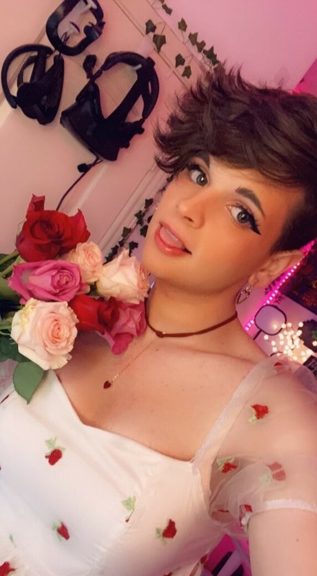 Naakte gelekte OnlyFans-foto van Itspeachybunnn