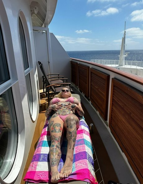 Naakte gelekte OnlyFans-foto van Stupiderandhotter