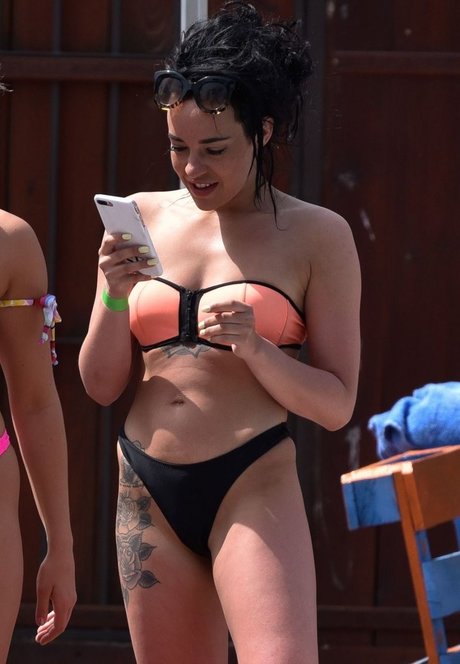 Naakte gelekte OnlyFans-foto van Stephanie Davis