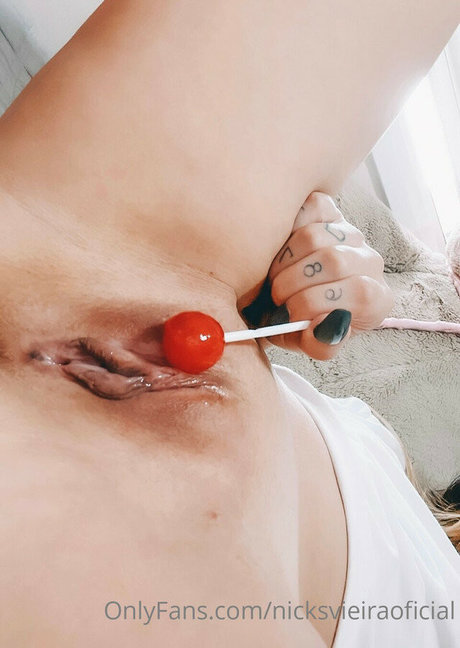 Naakte gelekte OnlyFans-foto van Nicks Vieira