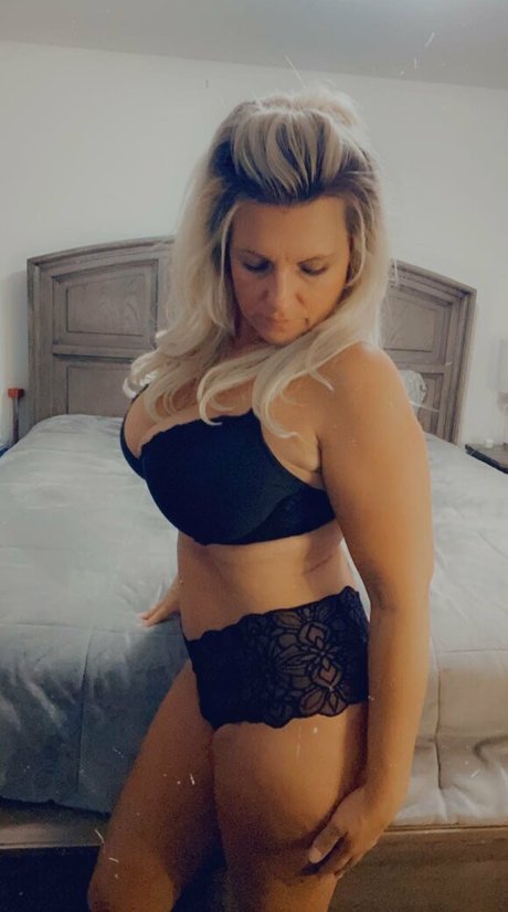 Naakte gelekte OnlyFans-foto van Sassylynn25