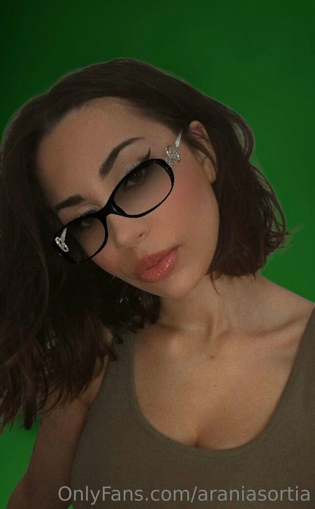 Naakte gelekte OnlyFans-foto van Araniasortia