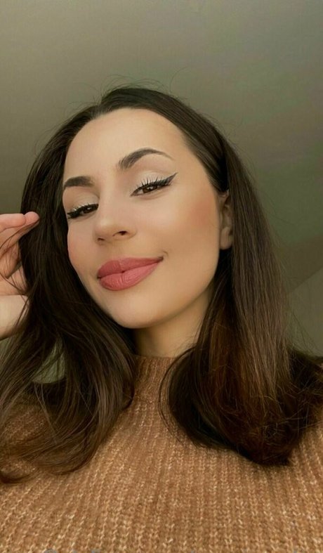 Naakte gelekte OnlyFans-foto van Araniasortia