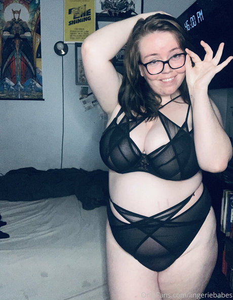 Naakte gelekte OnlyFans-foto van Lingeriebabes