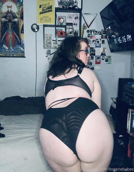 Naakte gelekte OnlyFans-foto van Lingeriebabes
