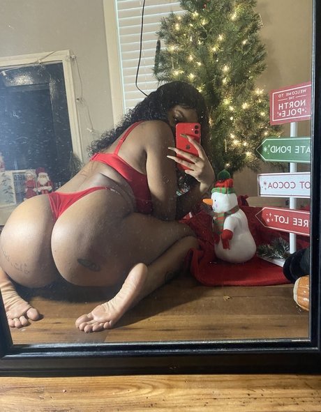 Naakte gelekte OnlyFans-foto van Nevvycakes