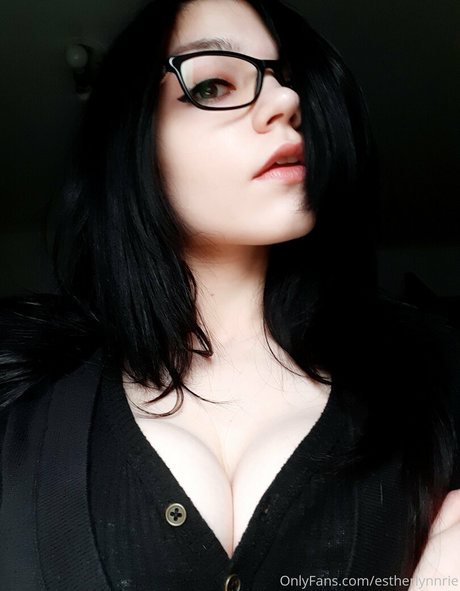 Naakte gelekte OnlyFans-foto van Estherlynnriefree