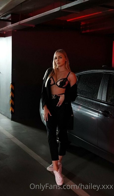 Naakte gelekte OnlyFans-foto van Haileycherry
