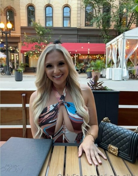 Naakte gelekte OnlyFans-foto van Iamellie