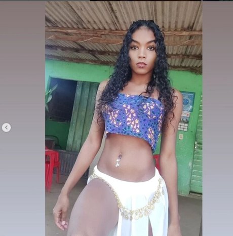 Naakte gelekte OnlyFans-foto van Vanessa Maite