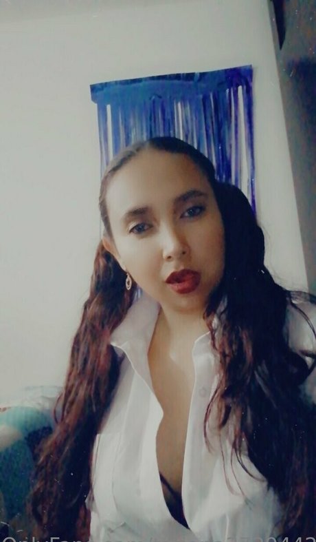 Naakte gelekte OnlyFans-foto van Tatarica