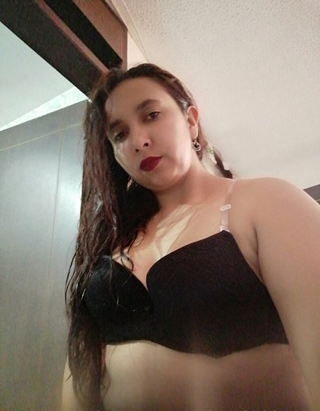 Naakte gelekte OnlyFans-foto van Tatarica