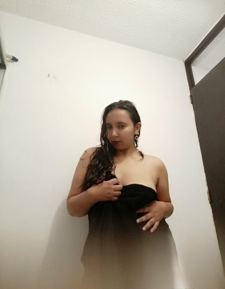 Naakte gelekte OnlyFans-foto van Tatarica