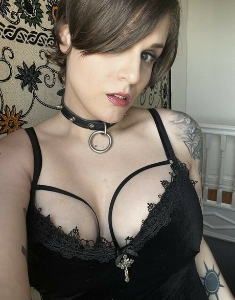Naakte gelekte OnlyFans-foto van Bloodberry Tart