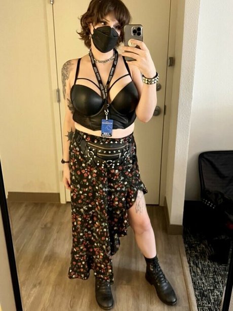 Naakte gelekte OnlyFans-foto van Bloodberry Tart
