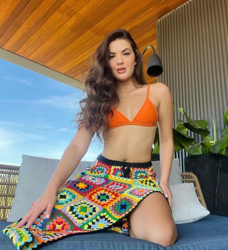Livia Inhudes