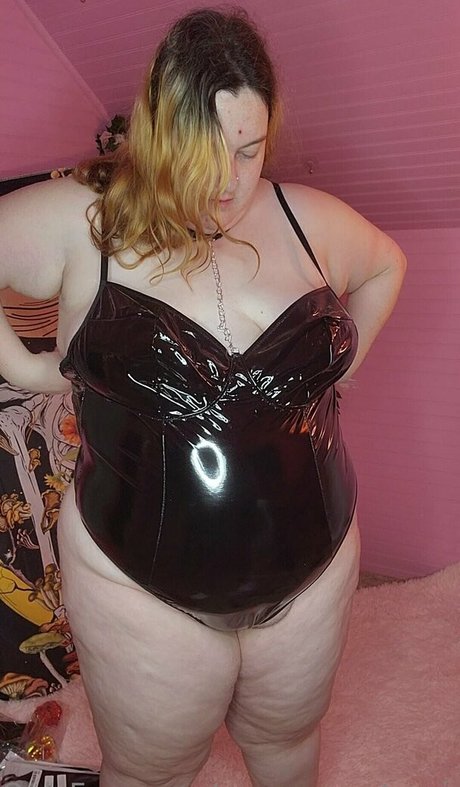 Curvymonstergirlfree