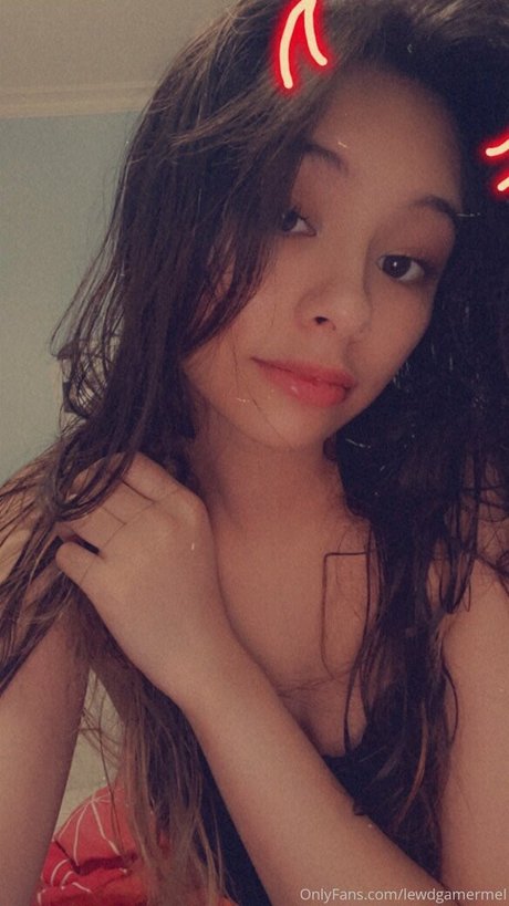 Naakte gelekte OnlyFans-foto van Lewdgamermel