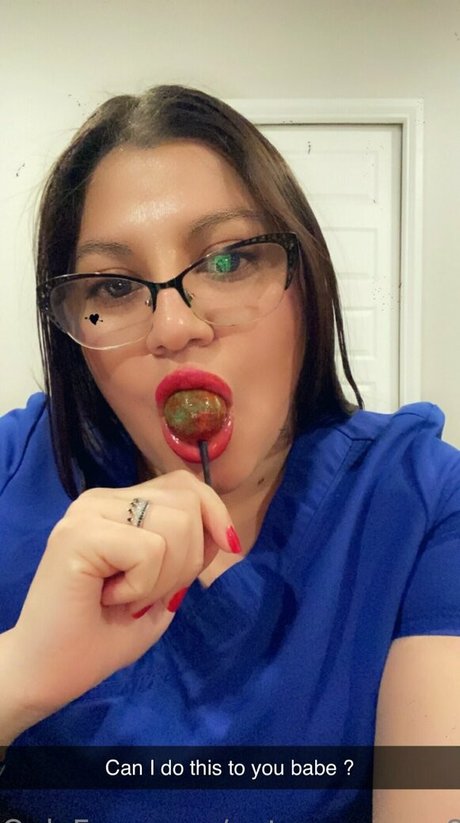 Naakte gelekte OnlyFans-foto van Notyourqueen86