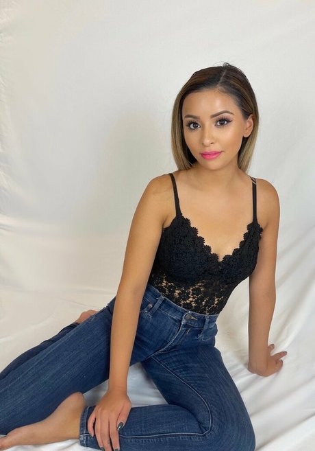 Naakte gelekte OnlyFans-foto van Irisinthekitchen